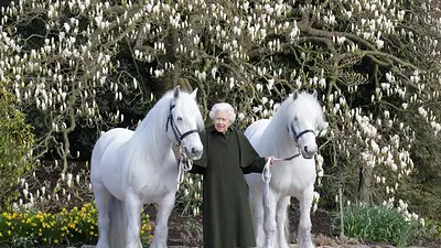 La Reina Isabel celebra su cumpleaños 96 con salvas de cañón La Reina Isabel celebra su cumpleaños 96 con salvas de cañón