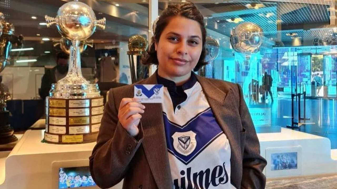Naimid Cirelli, la primera persona en recibir un carnet de socio “no binario” de un club de fútbol