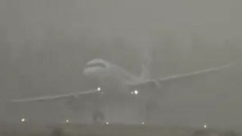 Impresionante video: un avión de JetSmart no pudo aterrizar en Neuquén por el viento