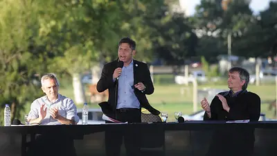 Kicillof: "La escuela acompaña, da de comer y crea ciudadanía" Kicillof: "La escuela acompaña, da de comer y crea ciudadanía"