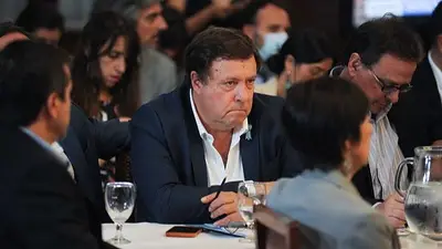 Escándalo en Río Negro: denuncian contratos millonarios vinculados al oficialismo de Alberto Weretilneck Escándalo en Río Negro: denuncian contratos millonarios vinculados al oficialismo de Alberto Weretilneck