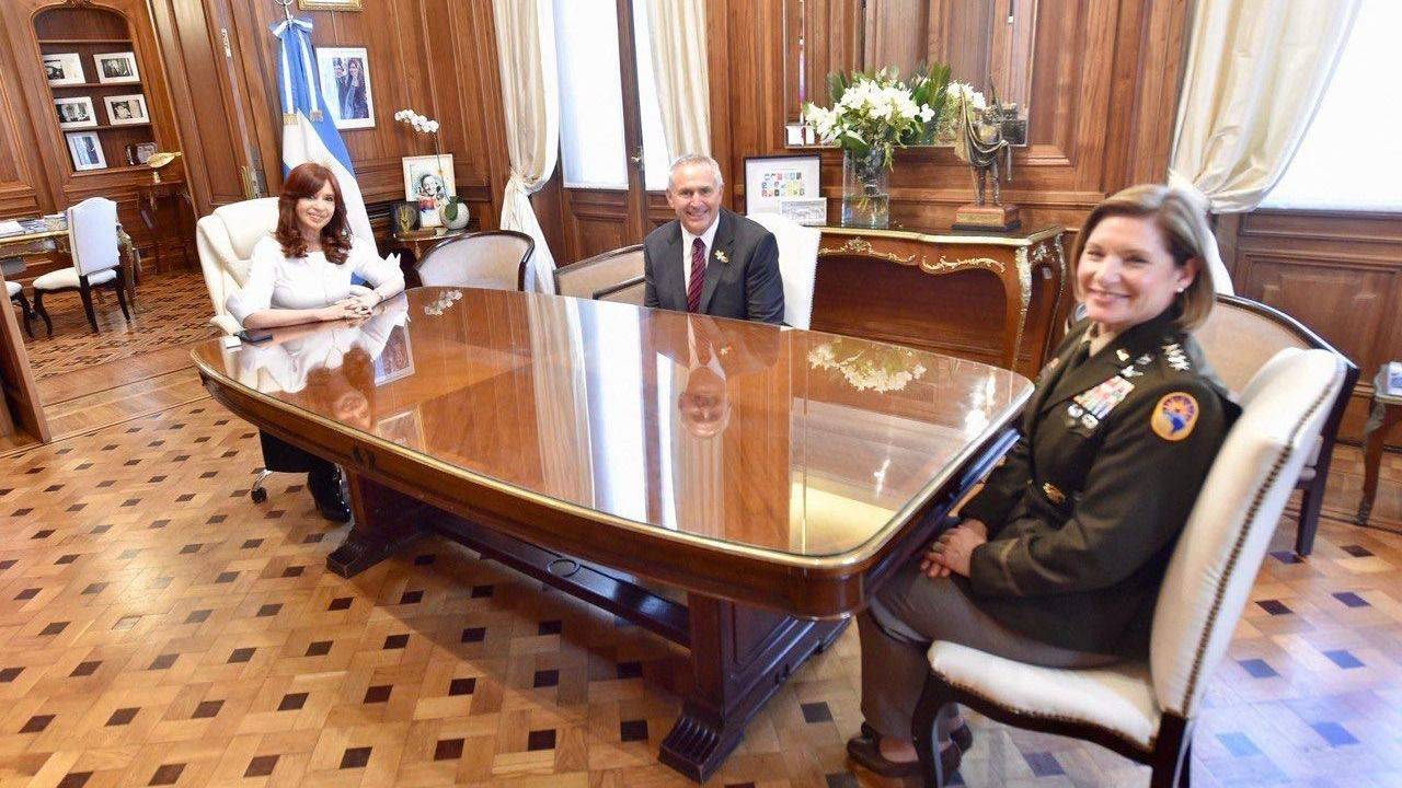 Cristina Kirchner recibió en el Senado a la jefa del Comando Sur de los Estados Unidos