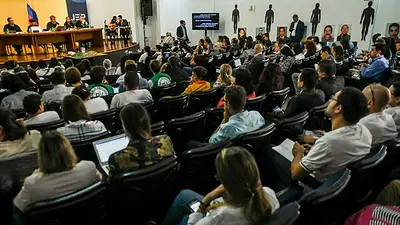 Ex militares colombianos reconocieron haber participado en los "falsos positivos" durante el gobierno de Álvaro Uribe Vélez Ex militares colombianos reconocieron haber participado en los "falsos positivos" durante el gobierno de Álvaro Uribe Vélez