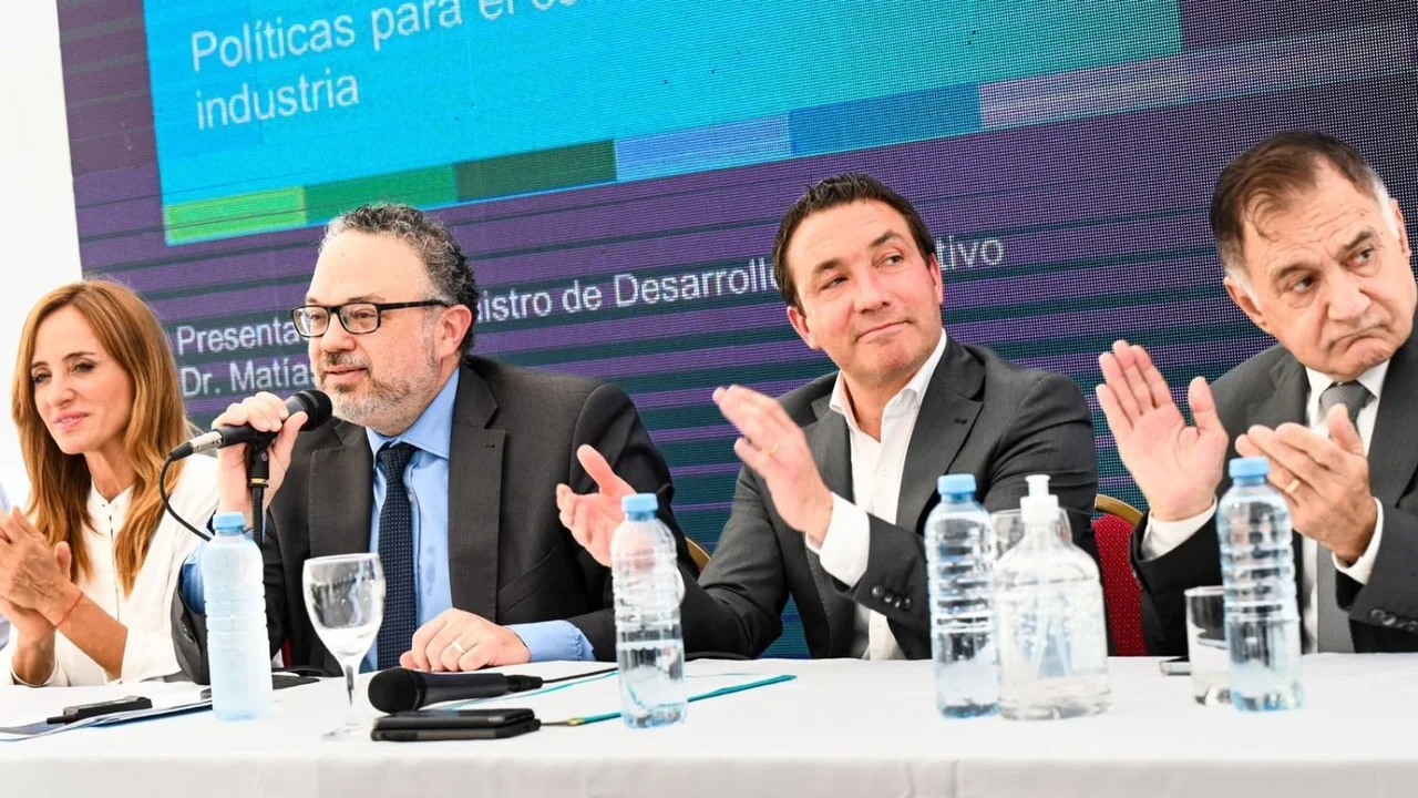 Con más de 200 pymes metalmecánicas, Kulfas lanzó el nuevo régimen de incentivos