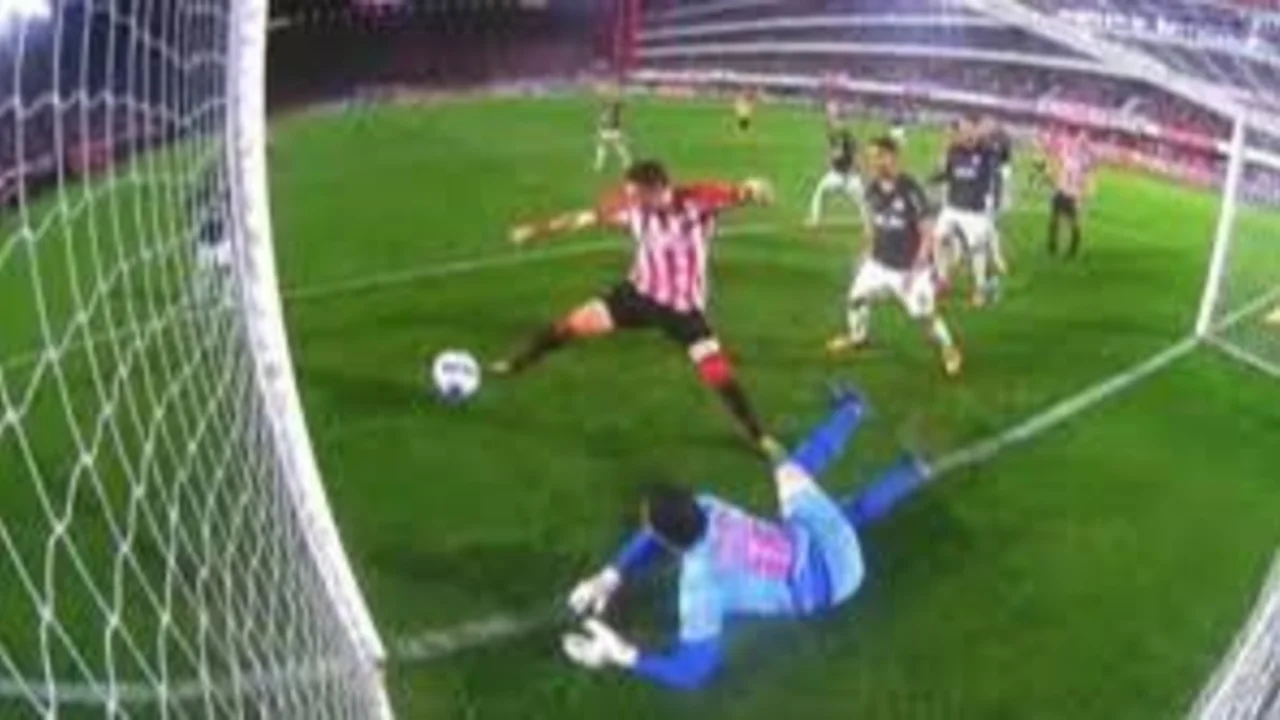 El insólito gol que erró Estudiantes contra Bragantino en la Copa Libertadores