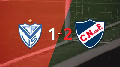 Emmanuel Gigliotti ayudó con doblete a Nacional en victoria frente a Vélez Emmanuel Gigliotti ayudó con doblete a Nacional en victoria frente a Vélez