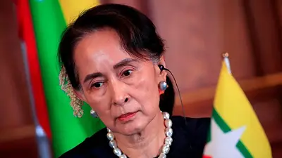 Suu Kyi, la Nobel a la paz y líder derrocada de Myanmar, condenada a prisión Suu Kyi, la Nobel a la paz y líder derrocada de Myanmar, condenada a prisión