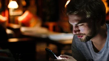 Una encuesta reveló cuántas horas por día estamos con el celular