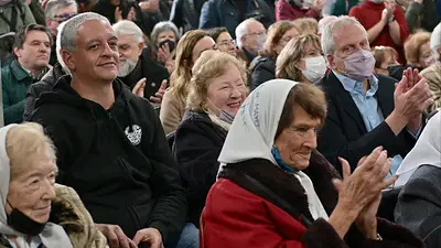 Emotivo homenaje en la exESMA para las Madres de Plaza de Mayo a 45 años de su primera ronda Emotivo homenaje en la exESMA para las Madres de Plaza de Mayo a 45 años de su primera ronda