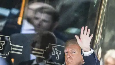 Trump llegó a Nueva York para comparecer ante la Justicia este martes Trump llegó a Nueva York para comparecer ante la Justicia este martes
