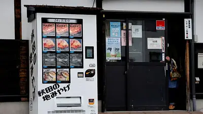 Una máquina expendedora en un pueblo remoto de Japón vende carne de oso Una máquina expendedora en un pueblo remoto de Japón vende carne de oso