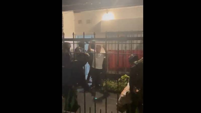 El video de la detención de uno de los colectiveros: "Bajen las armas, soy un chofer"