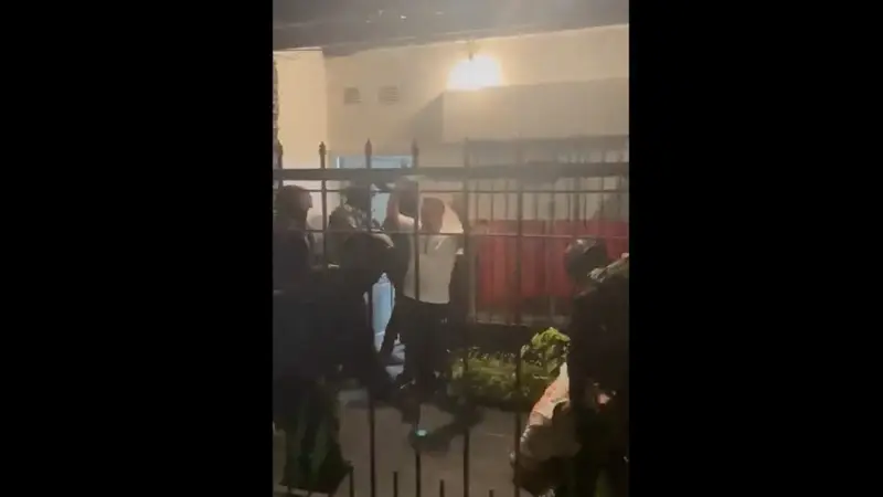 El video de la detención de uno de los colectiveros: "Bajen las armas, soy un chofer"
