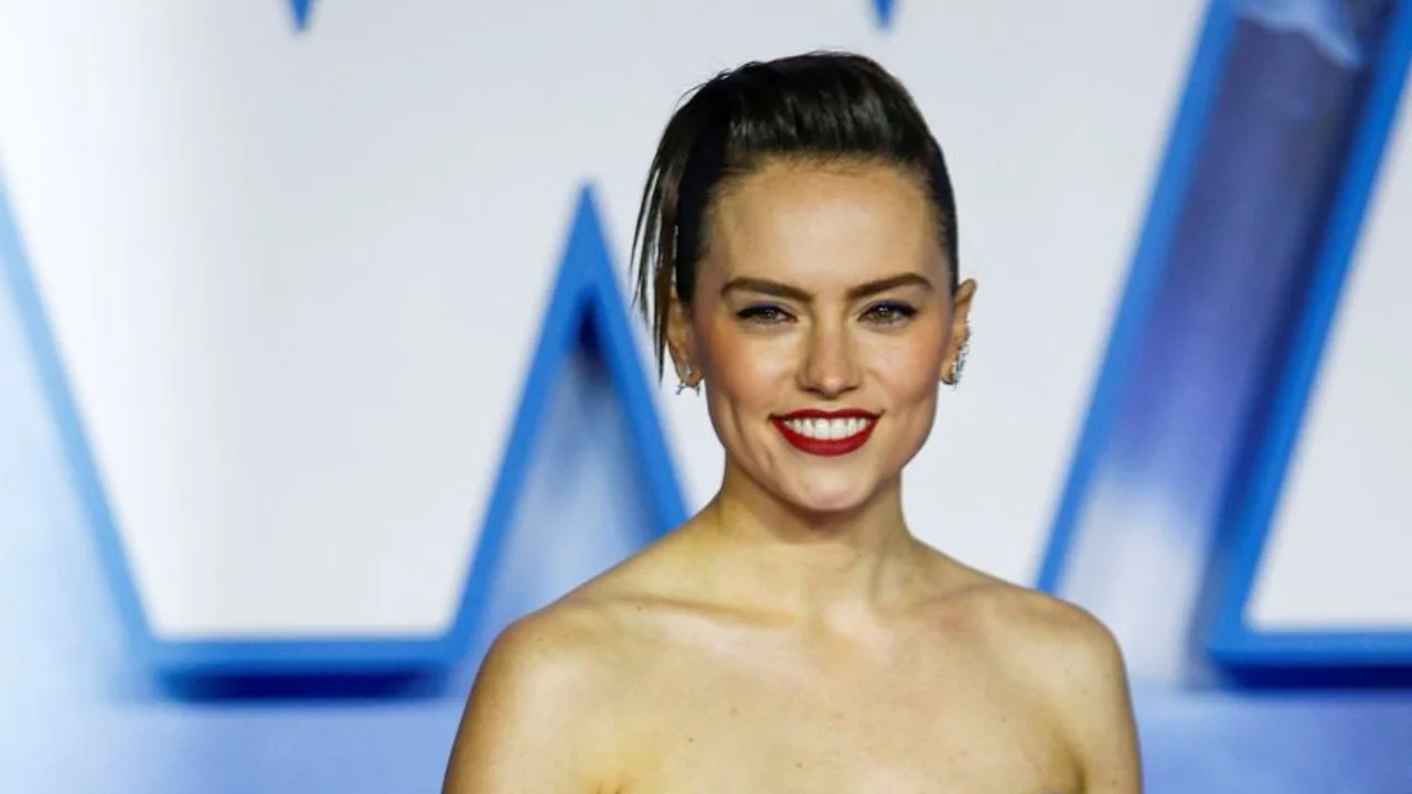 Daisy Ridley volverá como Rey en una de las tres nuevas películas de "Star Wars"