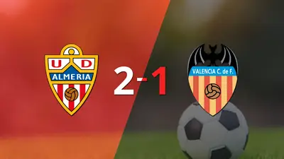 Con la mínima diferencia, Almería venció a Valencia por 2 a 1 Con la mínima diferencia, Almería venció a Valencia por 2 a 1