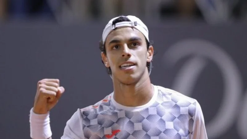 Cerúndolo sorprendió con un triunfazo ante un top 15 en Montecarlo 