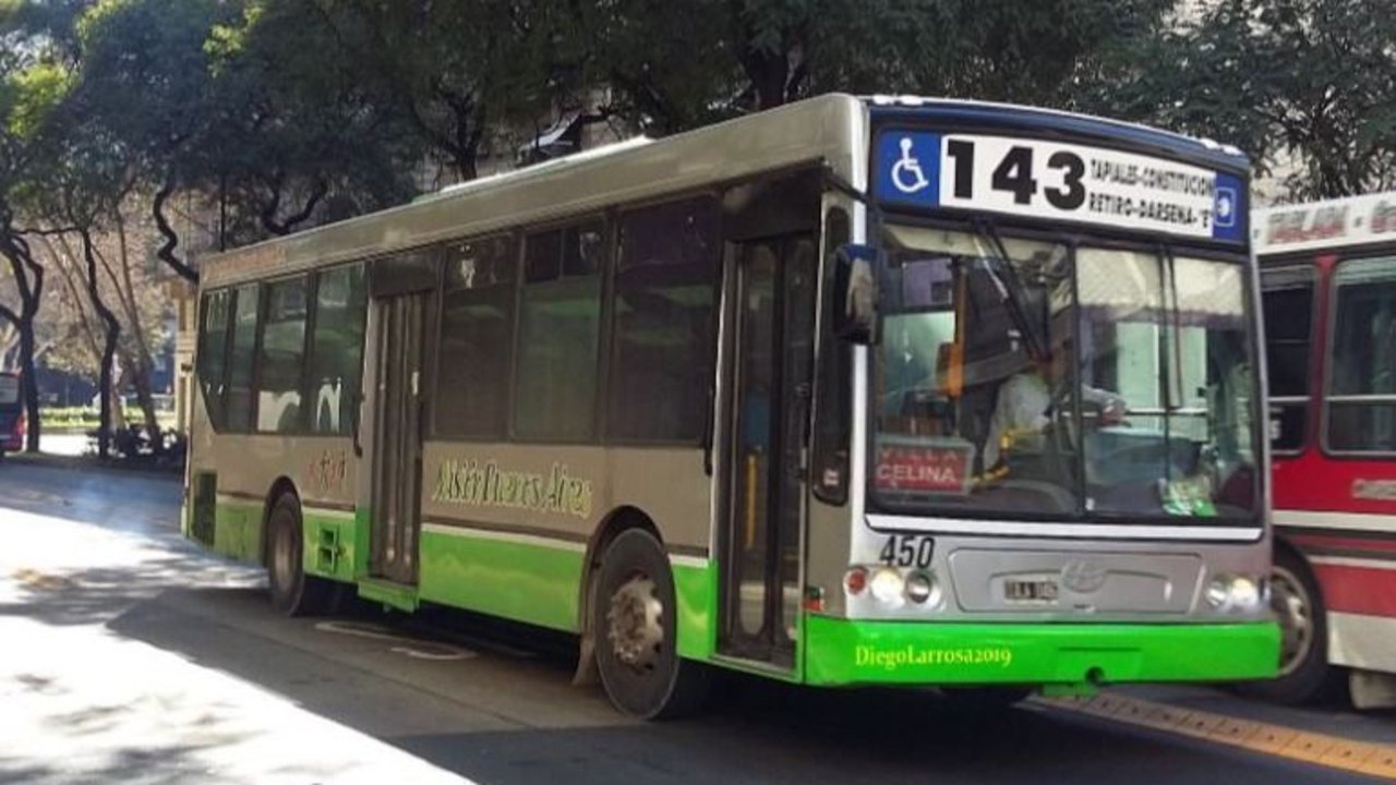 Un policía de la Ciudad mató a un ladrón que intentó robar en un colectivo en el Bajo Flores