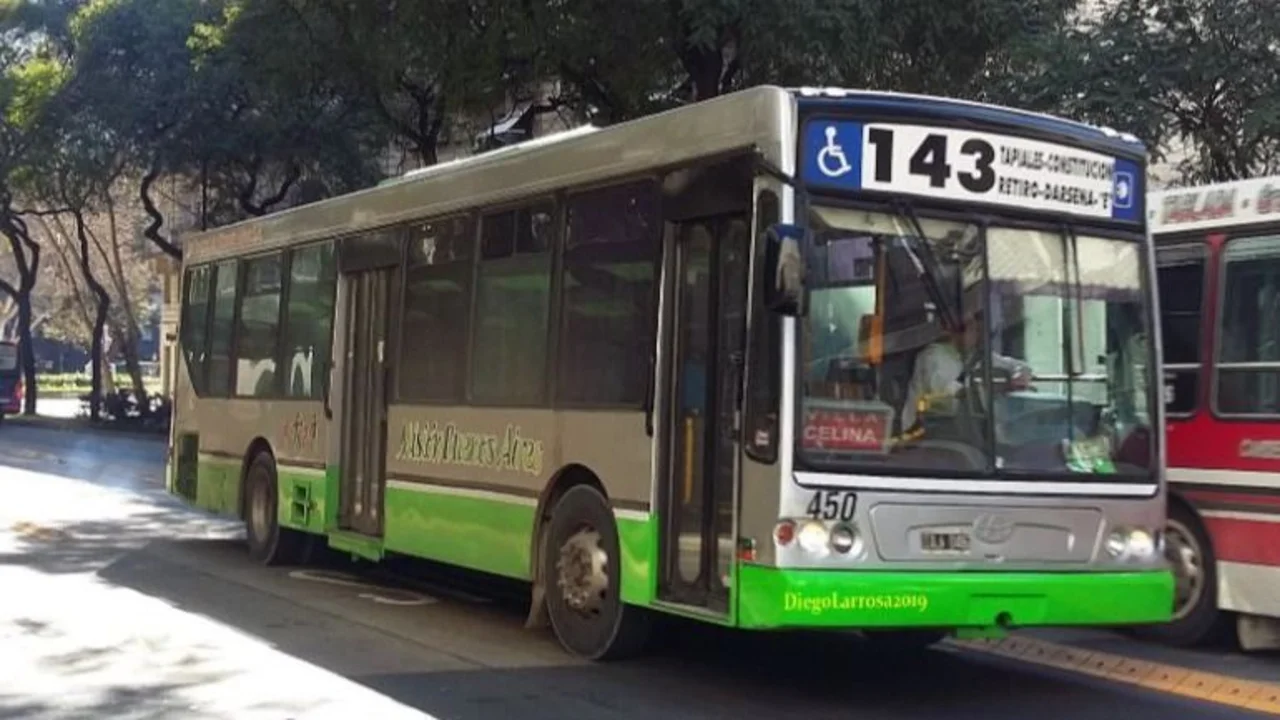 Un policía de la Ciudad mató a un ladrón que intentó robar en un colectivo en el Bajo Flores