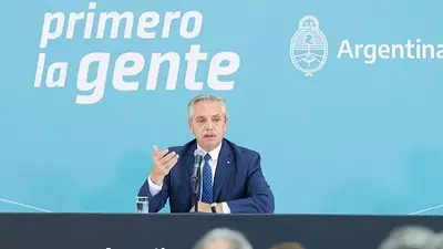 Alberto Fernández: "Terminemos con la discusión de empresarios por un lado y el Estado por el otro" Alberto Fernández: "Terminemos con la discusión de empresarios por un lado y el Estado por el otro"