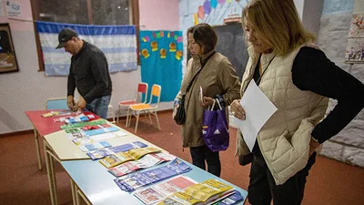 Elecciones en Río Negro y Neuquén: se inauguran las elecciones en las provincias Elecciones en Río Negro y Neuquén: se inauguran las elecciones en las provincias