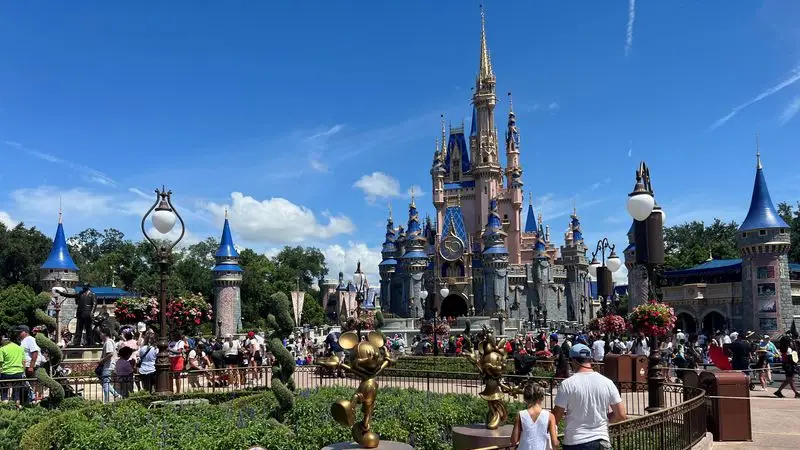 Gobernador de Florida DeSantis busca "anular" esfuerzos de Disney para eludir supervisión estatal