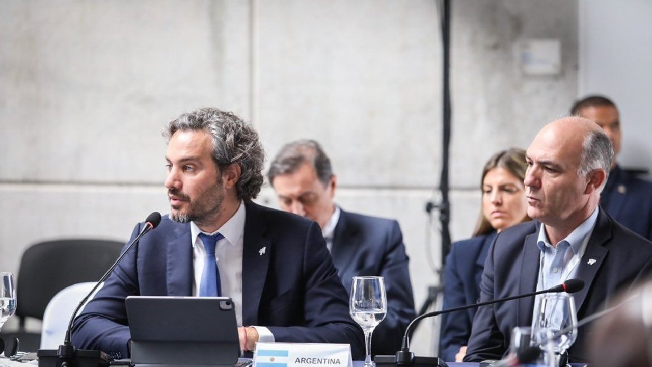 Cafiero denunció que la presencia militar británica en el Atlántico sur es "inaceptable"