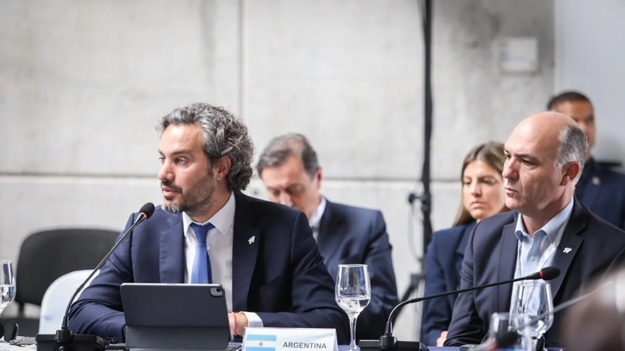 Cafiero denunció que la presencia militar británica en el Atlántico sur es "inaceptable"