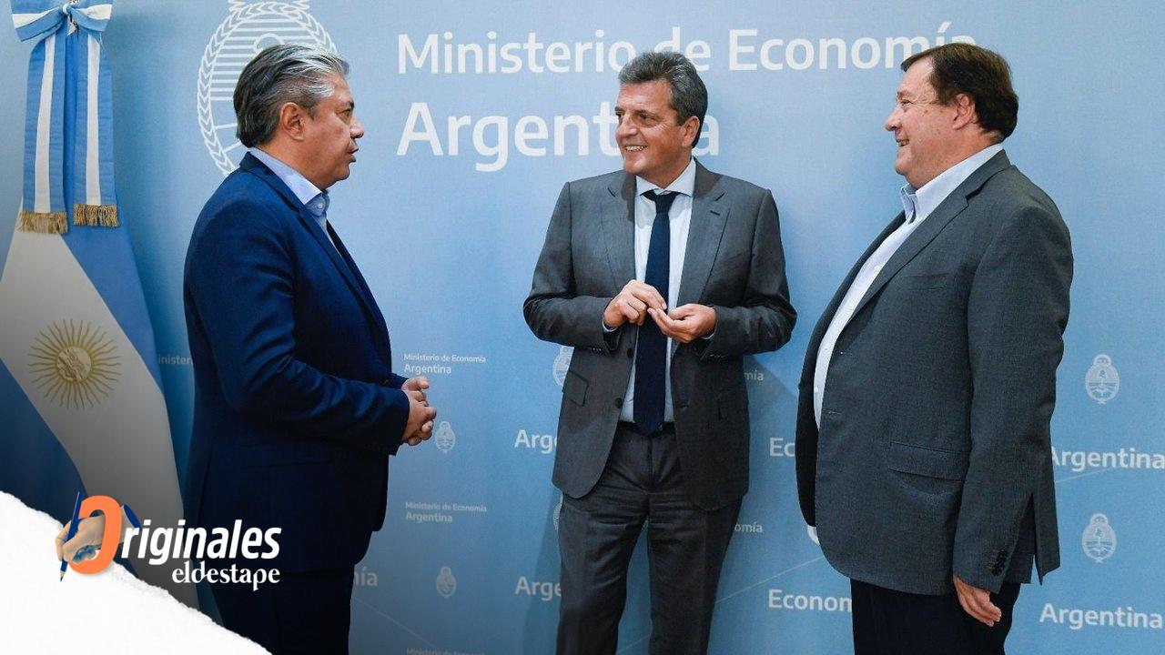En modo candidato, Massa posó con dos ganadores electorales en un día complicado 