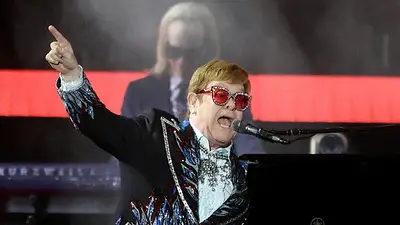Elton John insta al Congreso de EEUU a mantener "el pie en el acelerador" en la lucha contra el sida Elton John insta al Congreso de EEUU a mantener "el pie en el acelerador" en la lucha contra el sida