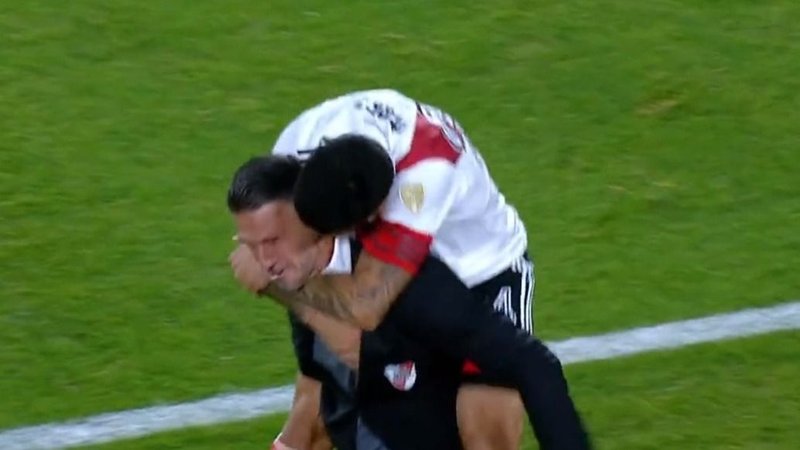 El abrazo de Enzo Pérez a Demichelis que enloqueció a los hinchas de River