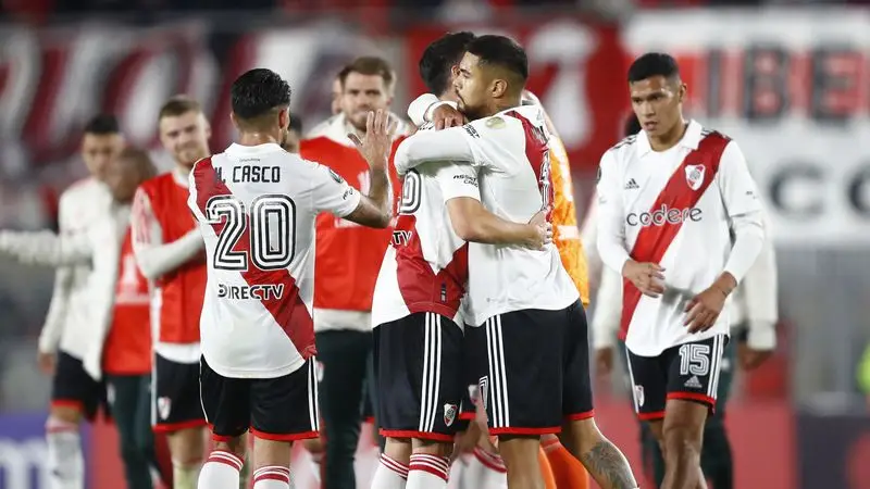 Líder River Plate vence a Independiente en clásico del fútbol argentino