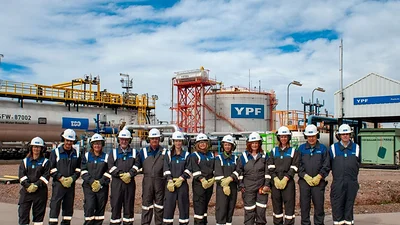 Una comitiva de diputados nacionales visitó la planta de YPF de Vaca Muerta Una comitiva de diputados nacionales visitó la planta de YPF de Vaca Muerta