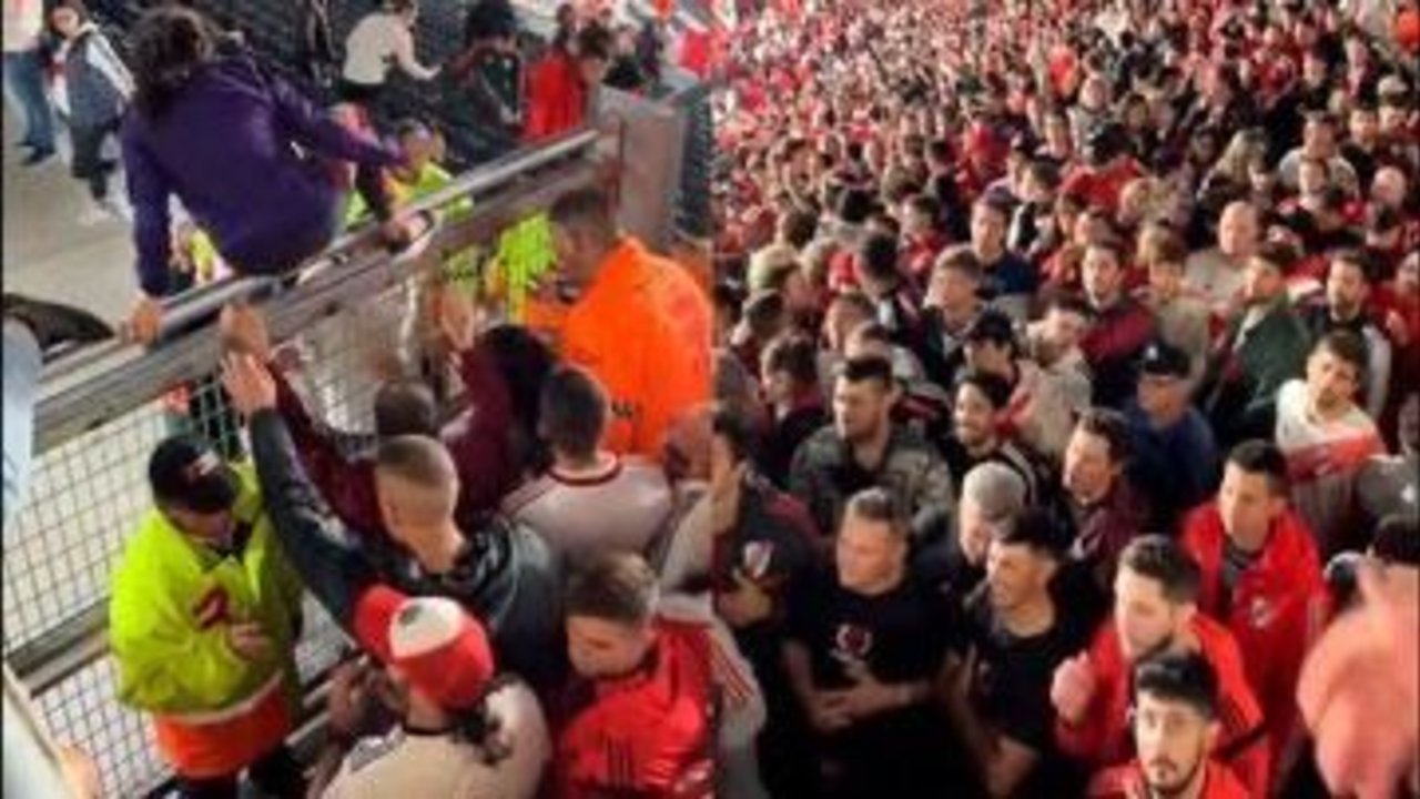 Inician investigación a River por un acceso cerrado en el clásico con Independiente