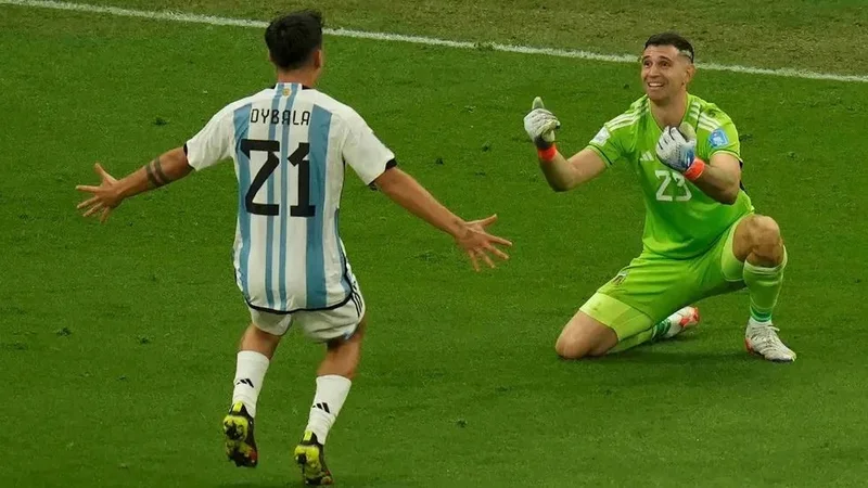 Paulo Dybala Emiliano "Dibu" Martínez Selección Argentina Mundial Qatar 2022