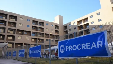 Milei disuelve el PROCREAR y denuncian que ya transfirieron viviendas a las Fuerzas de Seguridad