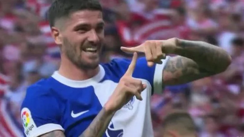 Rodrigo De Paul y una dedicatoria inesperada para Tini Stoessel en pleno partido