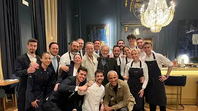 Obama, Spielberg y Springsteen deleitan a trabajadores de un restaurante de Barcelona Obama, Spielberg y Springsteen deleitan a trabajadores de un restaurante de Barcelona