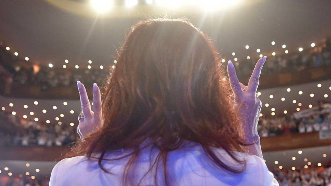 Cristina revalidó su liderazgo en un Frente de Todos que todavía busca candidato
