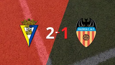 Cádiz derrotó 2-1 en casa a Valencia Cádiz derrotó 2-1 en casa a Valencia