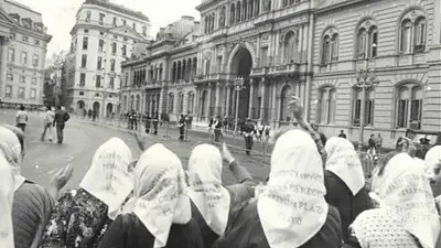 A 46 años de la primera ronda de las Madres: "Símbolo de amor y resistencia" A 46 años de la primera ronda de las Madres: "Símbolo de amor y resistencia"