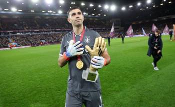Por qué Dibu Martínez sigue jugando en Aston Villa y qué equipos lo quieren | Selección argentina