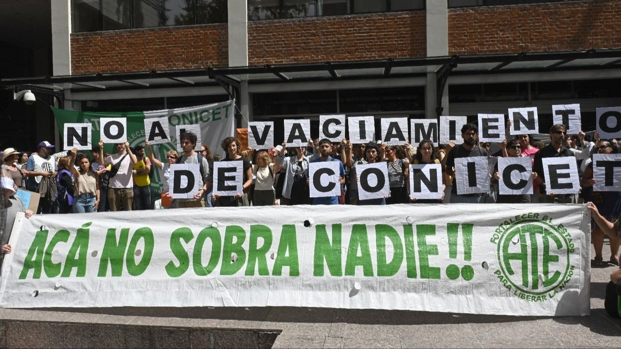 Despidos en el Estado: el Gobierno habilita la extensión de contratos por 3 meses