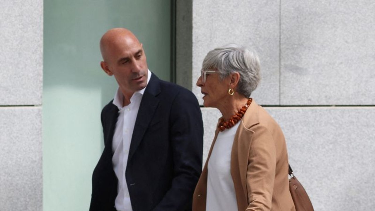 El expresidente de la RFEF Rubiales, citado por la justicia a su regreso a España, según una fuente
