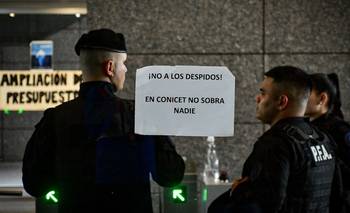 Lista de despidos, policías y llantos: dramática jornada contra los estatales  | Despidos en el estado