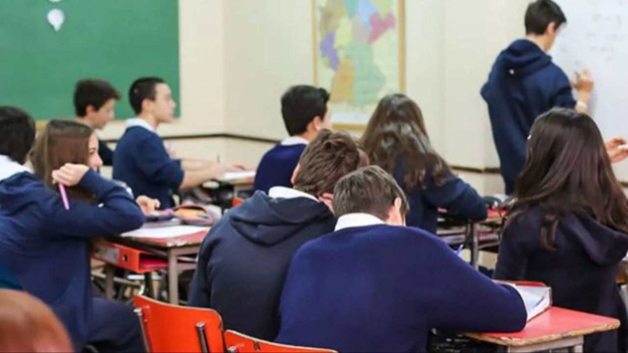 Chicos en colegio privado