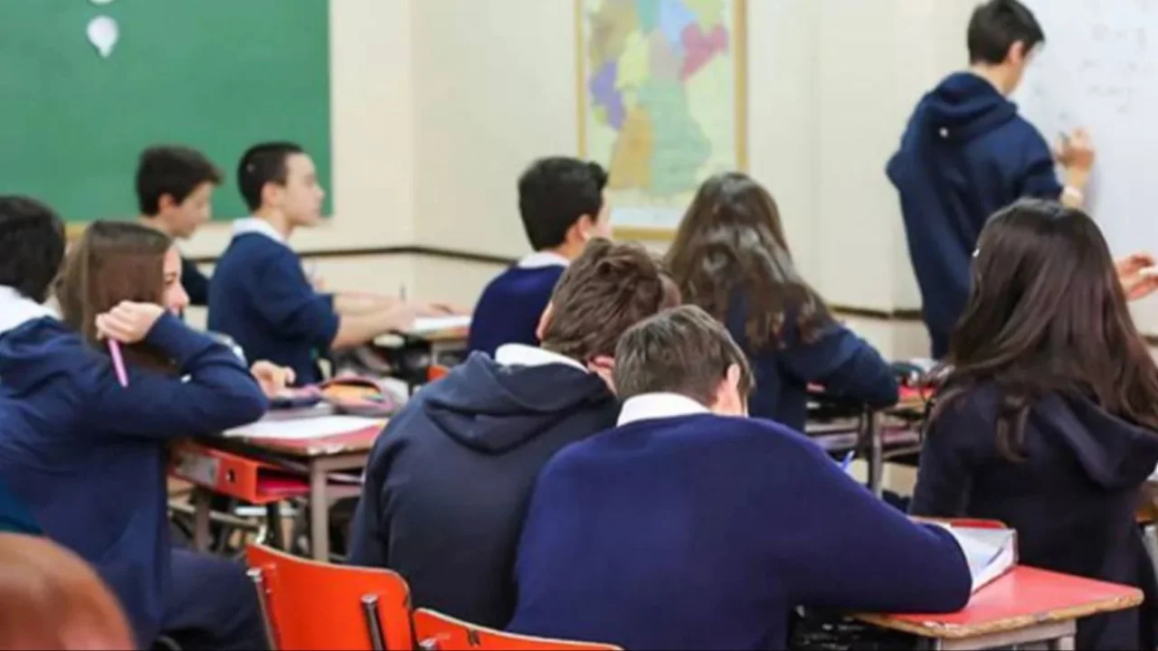 Chicos en colegio privado