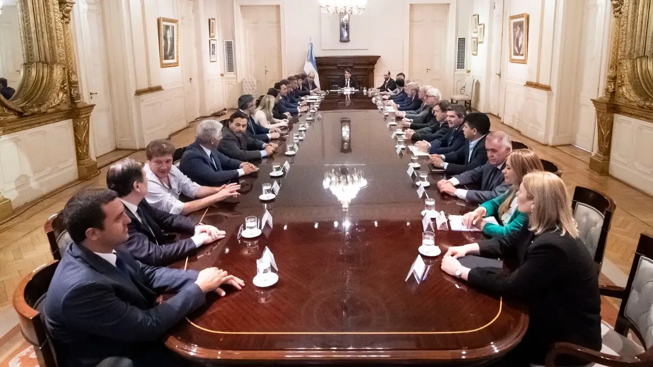 El Gobierno busca consensuar la ley Bases con los gobernadores dialoguistas