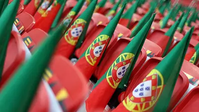 Nuevo Gobierno conservador de Portugal restablece antiguos símbolos en el escudo nacional Nuevo Gobierno conservador de Portugal restablece antiguos símbolos en el escudo nacional