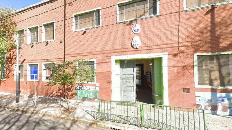 Flores: un nene de seis años sacó un arma cargada con siete balas en una escuela