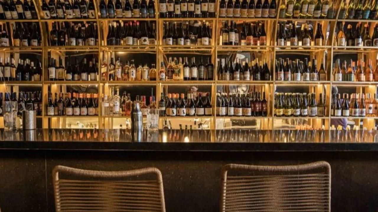 Fotografía del bar Malaria y su coctelería 